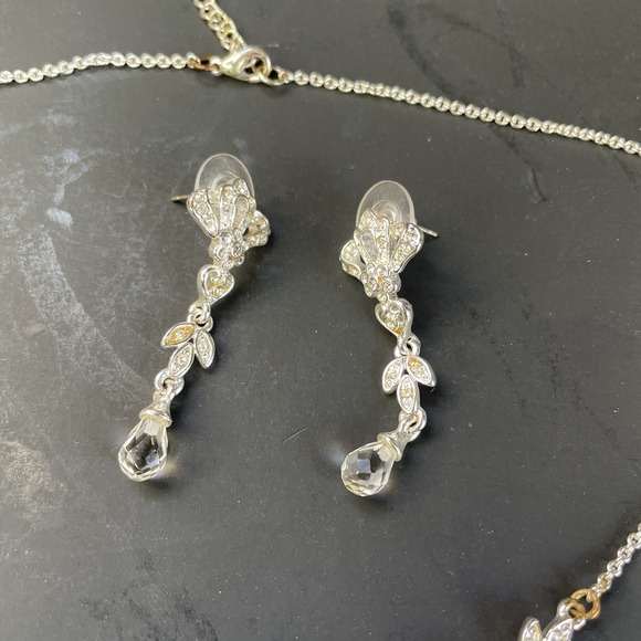 Things Remembered SilverTone Bow & Crystal Necklace Dangle Earrings Set‎ 16" - Picture 3 of 7